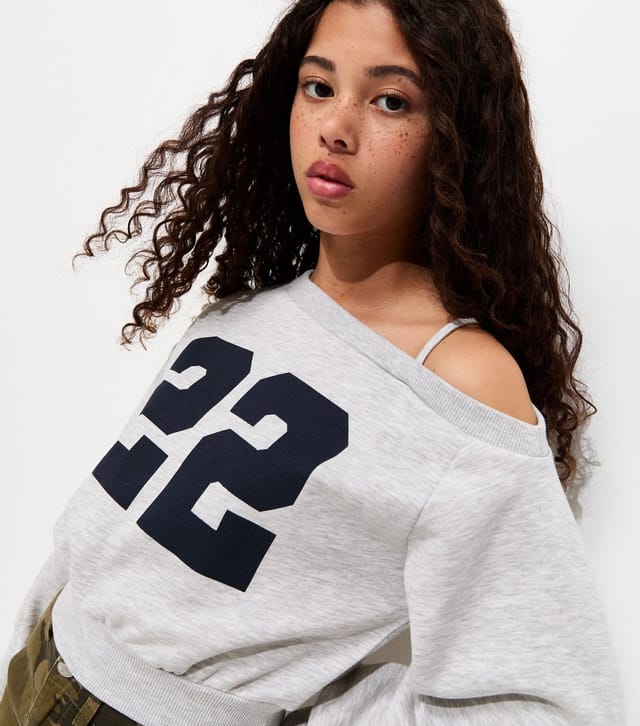 New Look Girls' Light Grey 22 Logo Off Shoulder Jumper New Look - 2