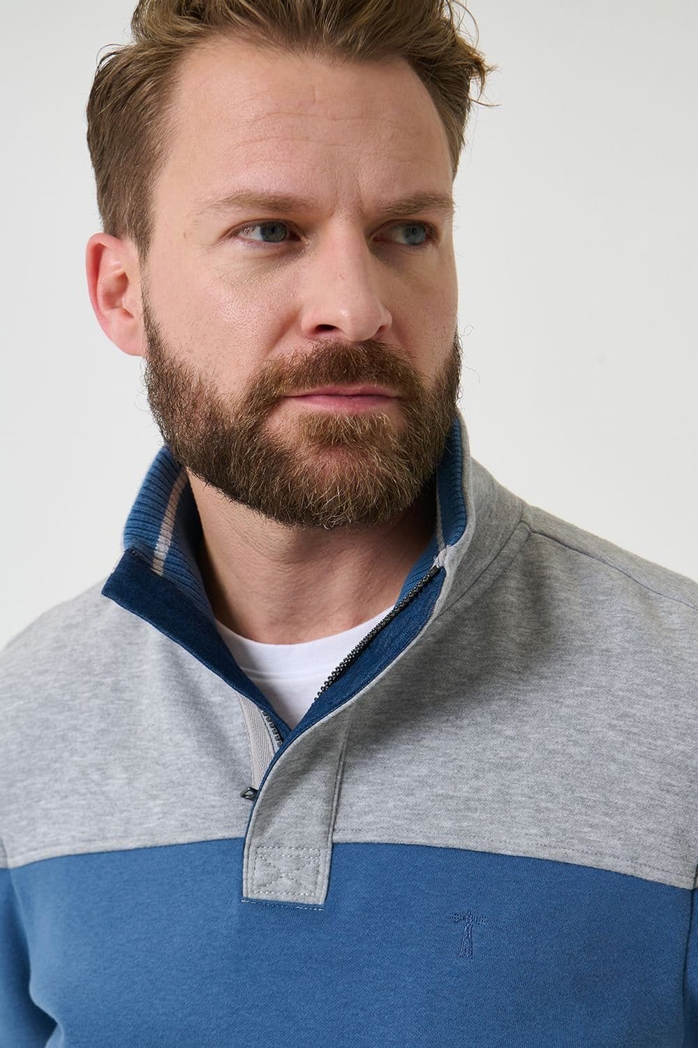 Saltwell Saltwell Men's Chest Stripe Quarter Zip Sweatshirt in Grey - 4