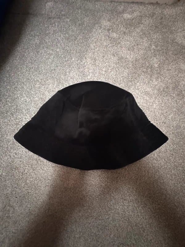 Juicy Couture Juicy Couture velour bucket hat