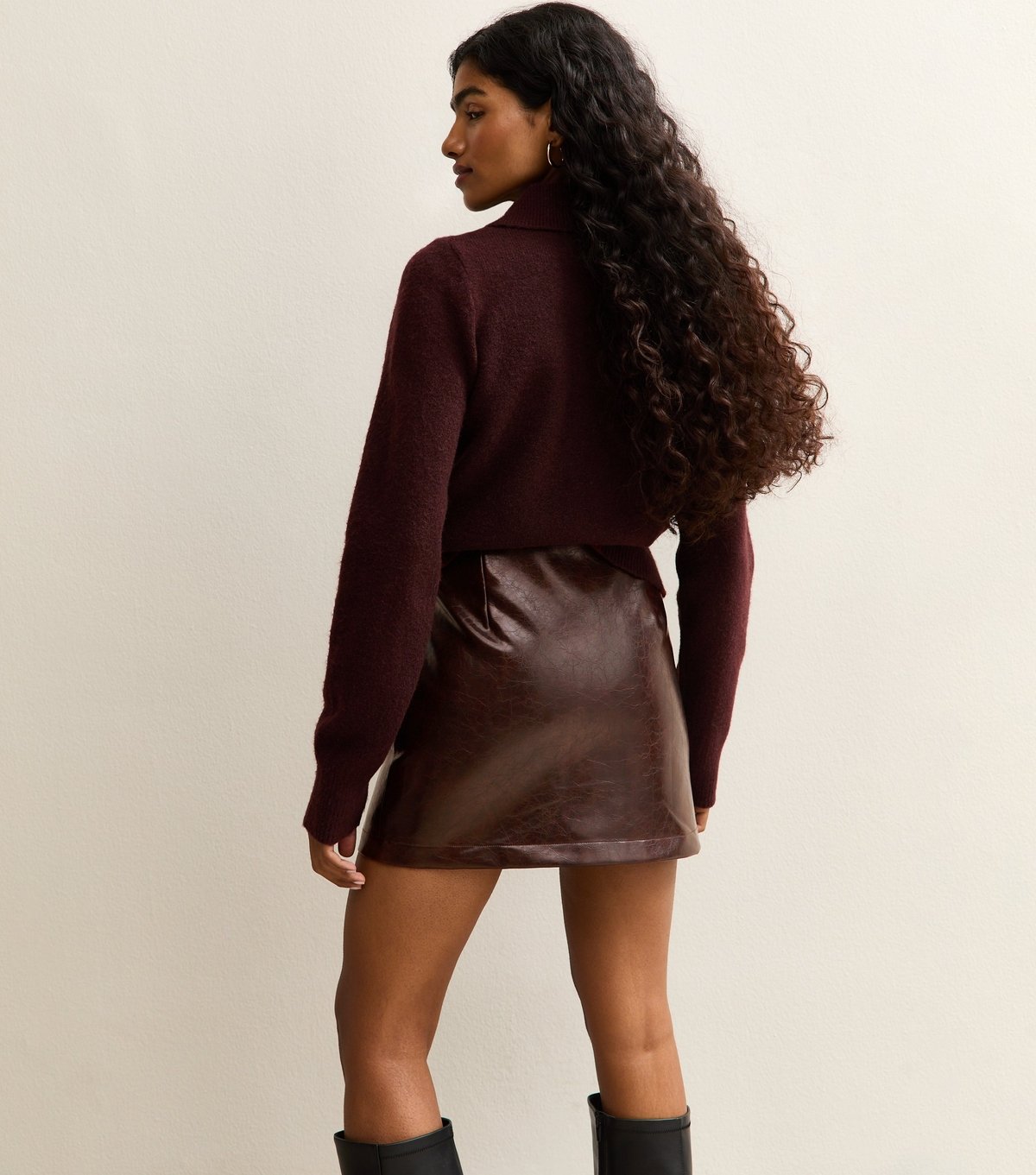 New Look Women's Petite Dark Brown Cracked Faux Leather Mini Skirt New Look - 4