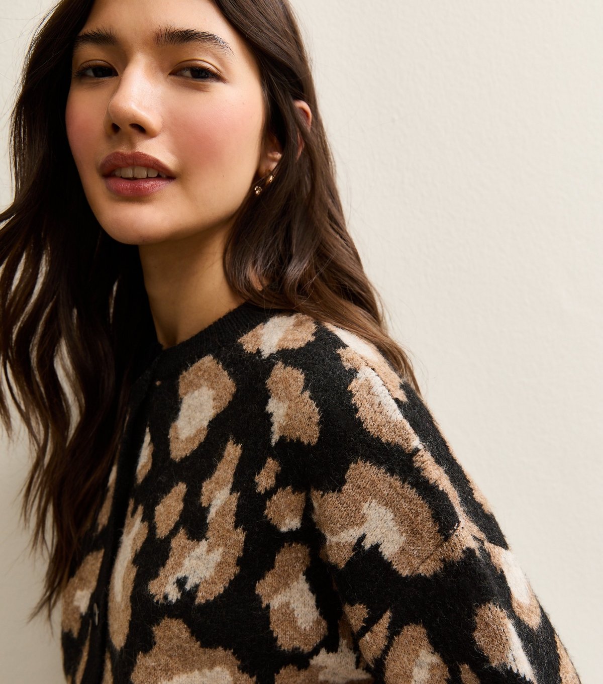 New Look Women's Black Leopard Print Crew Neck Cardigan New Look - 2