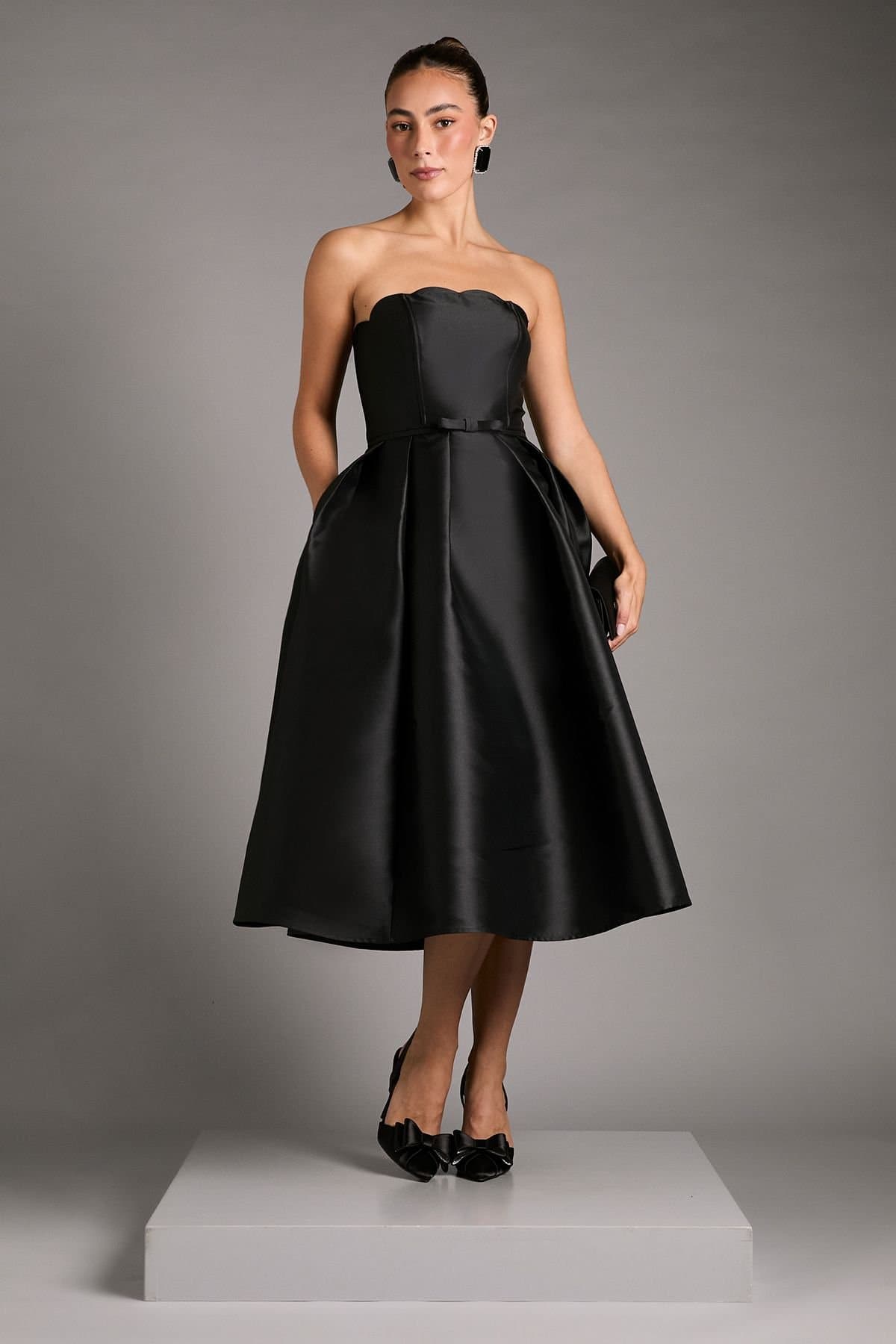 Coast Coast Women's Scalloped Strapless Midi Dress in Black