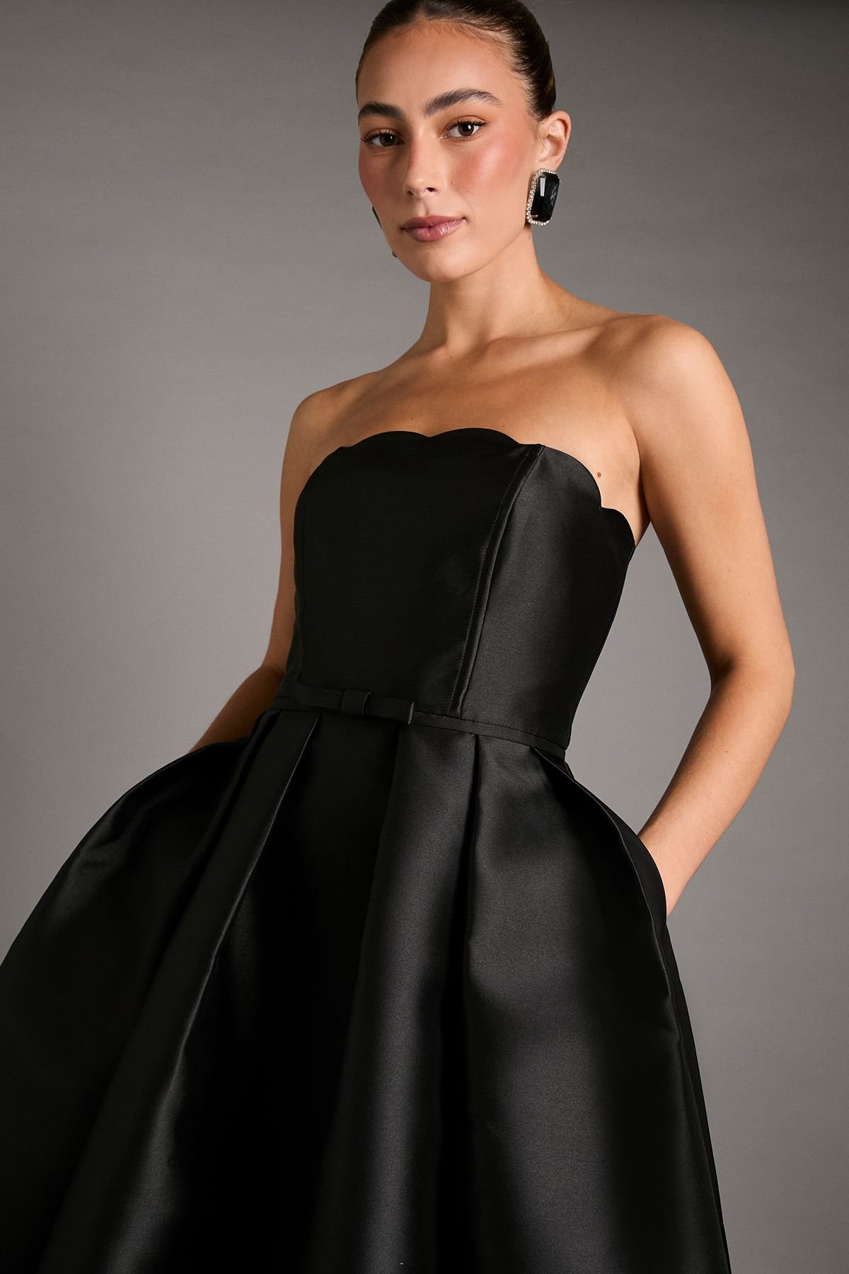 Coast Coast Women's Scalloped Strapless Midi Dress in Black - 4