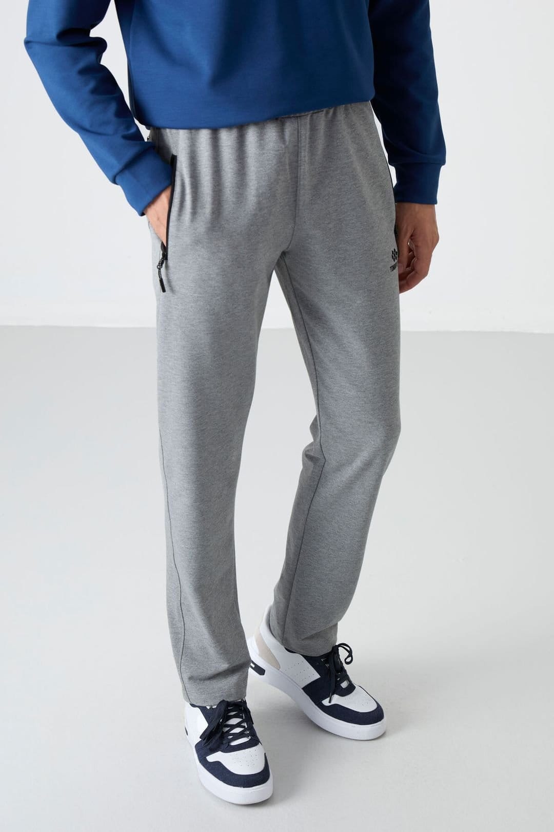 Tommy Life Tommy Life Men's Regular Fit Straight-Leg Sweatpants in Light Grey - 4