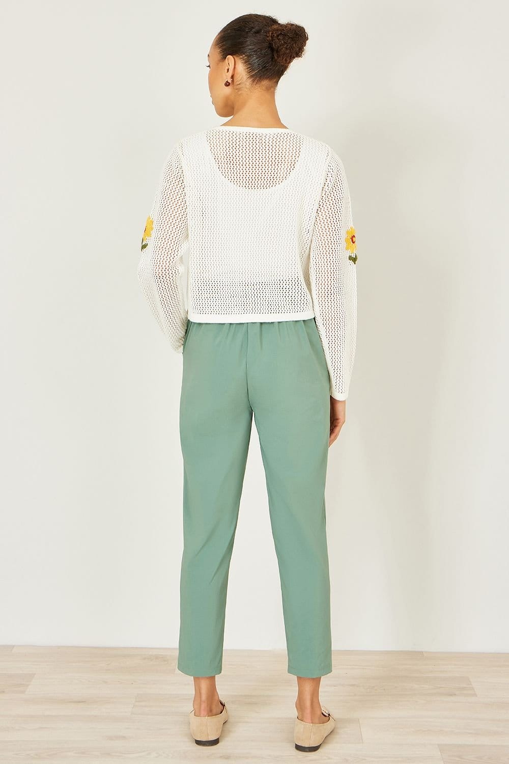 Yumi Yumi Women's Green Stretch Capri Pants With Tie Belt - 4