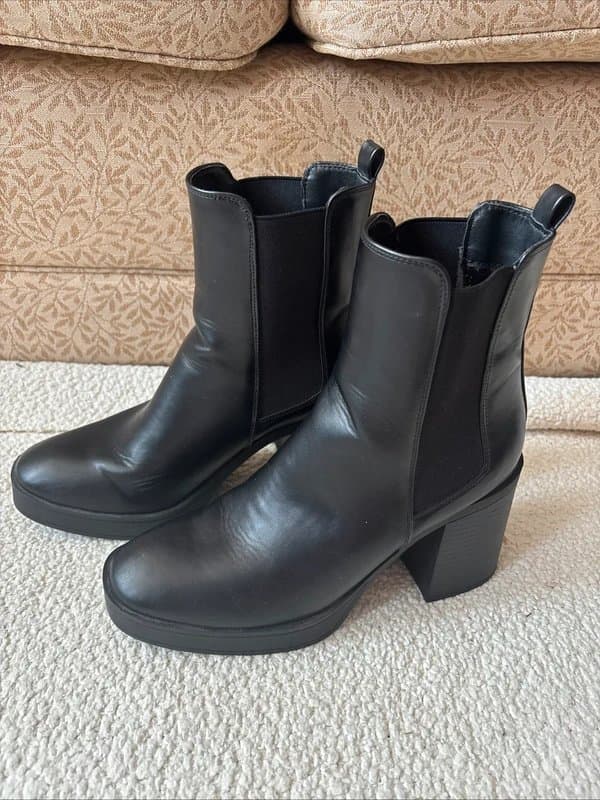New Look New Look Black Faux Leather Chunky Heel Chelsea Boots Size 38/5 Excellent Cond