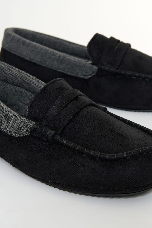 Threadbare Threadbare Men's Faux Suede Trim Moccasin Slippers in Black - 2