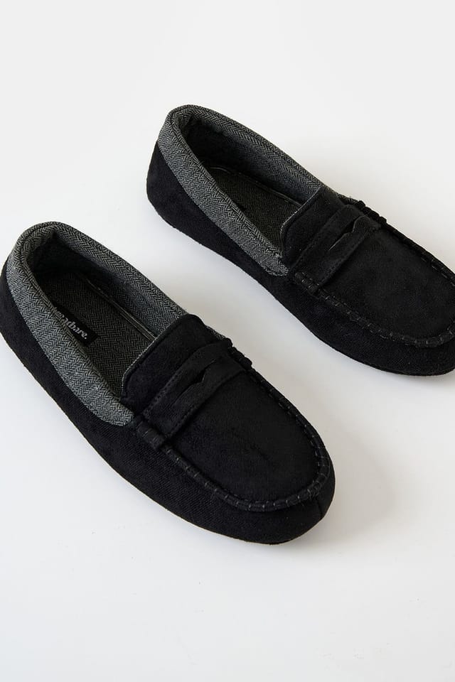 Threadbare Threadbare Men's Faux Suede Trim Moccasin Slippers in Black - 3