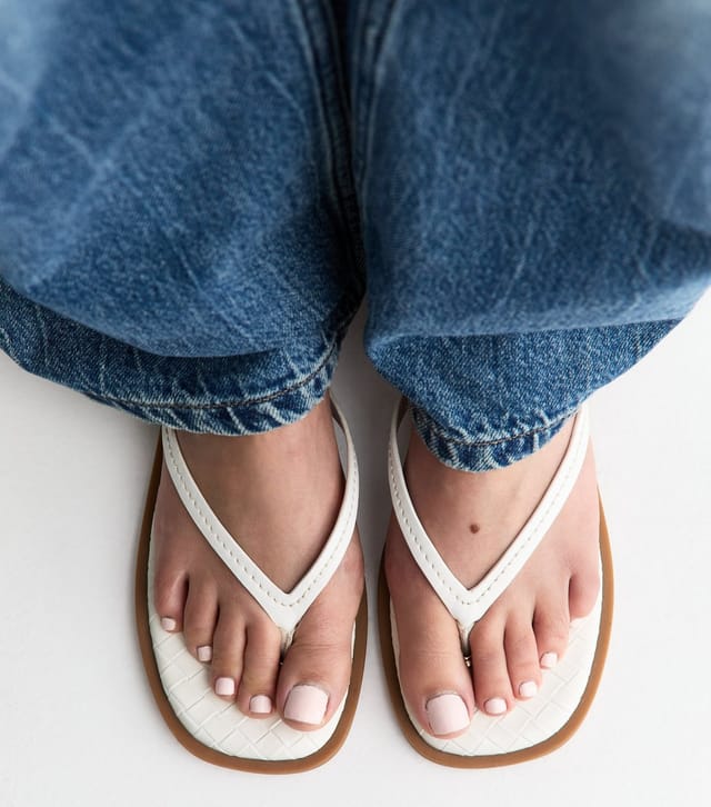 New Look Women's White Crocodile Effect Faux Leather Sandals Vegan New Look - 2