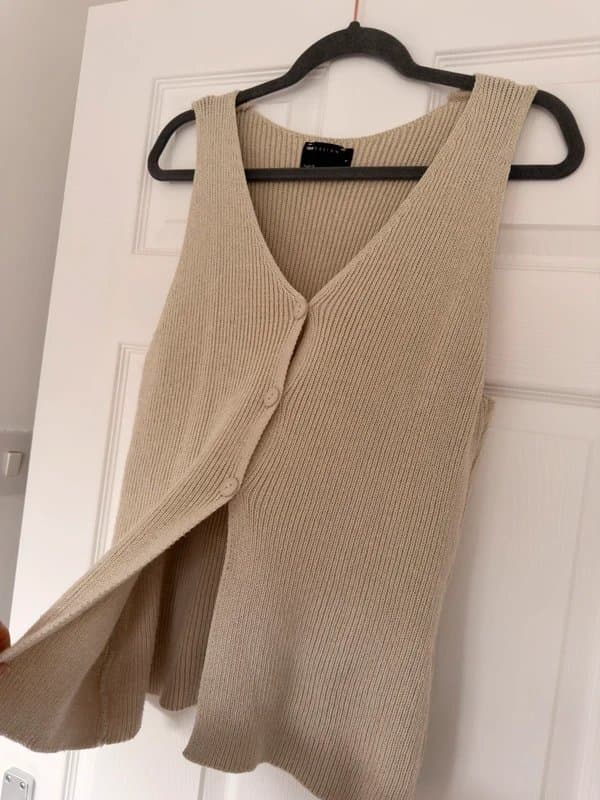 ASOS Design ASOS Design Knitted V Neck Waistcoat