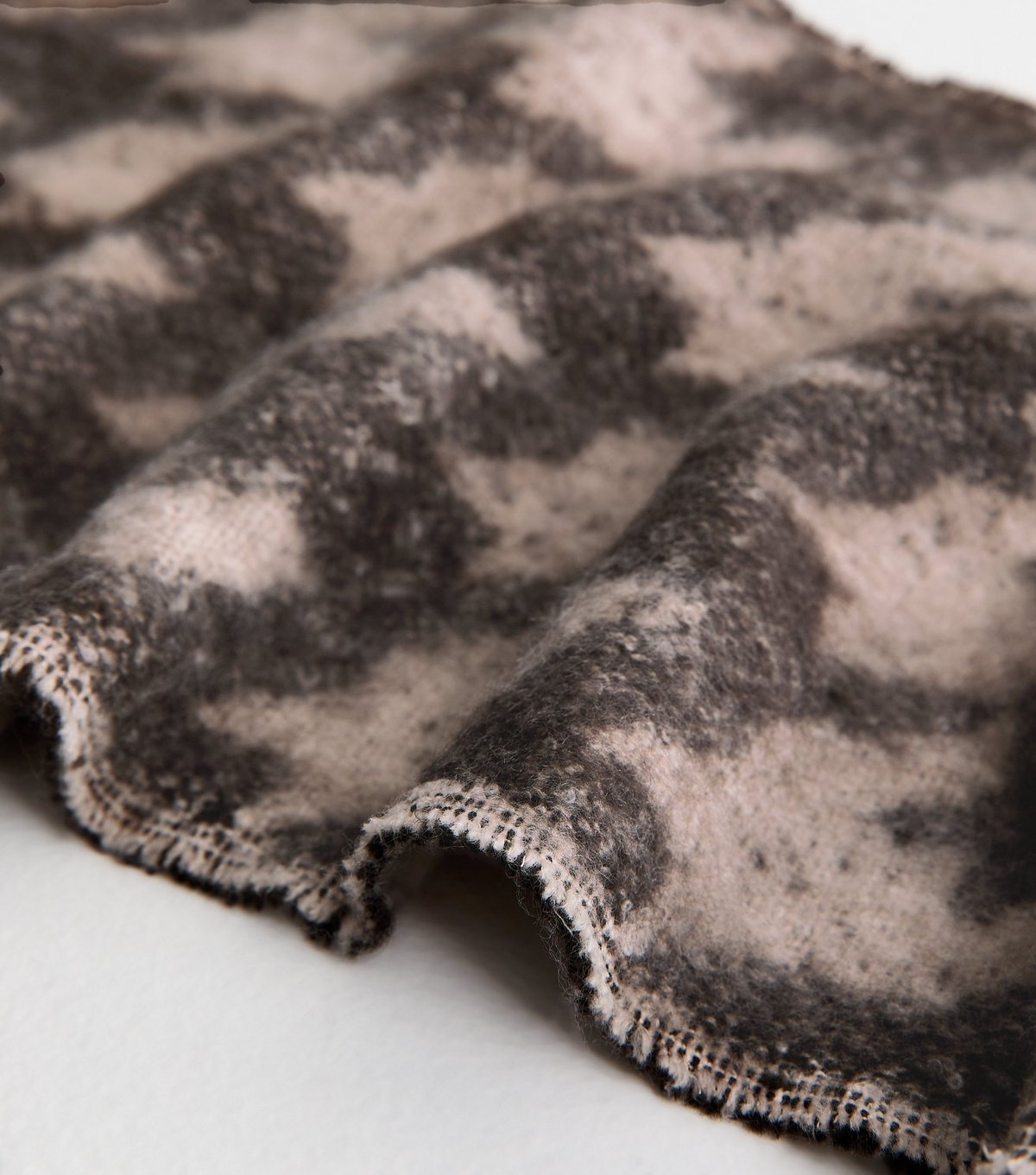 New Look Brown Dogtooth Pattern Knit Scarf New Look - 3