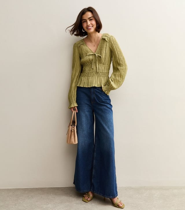 New Look Women's Green Textured V-Neck Top New Look - 2