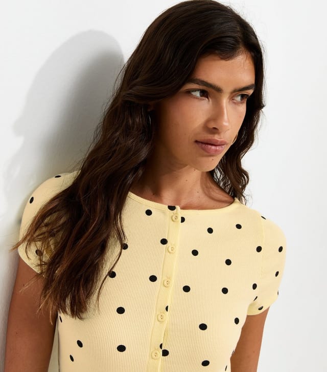 New Look Women's Yellow Cotton Rich Spot Print Button Through Baby Tee T-Shirt New Look - 2