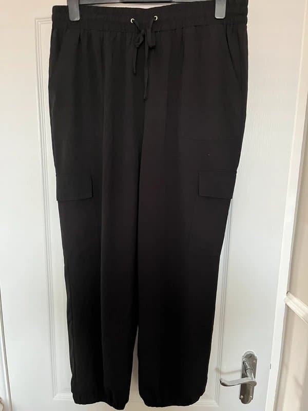 New Look Black cuffed cargo pants