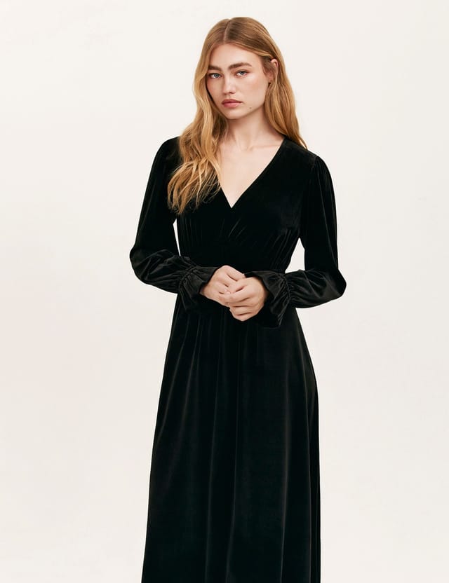 Finery London Finery London Women's Laila Velvet V Neck Midi Waisted Dress in Black - 2