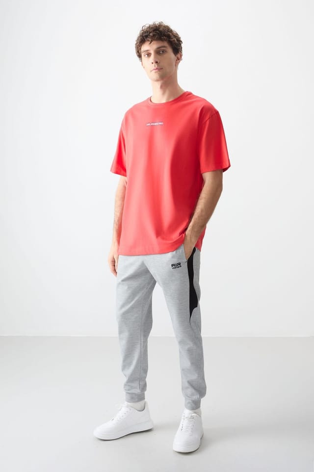 Tommy Life Tommy Life Men's Oversized Cotton Crew Neck Printed T-Shirt in Red - 2