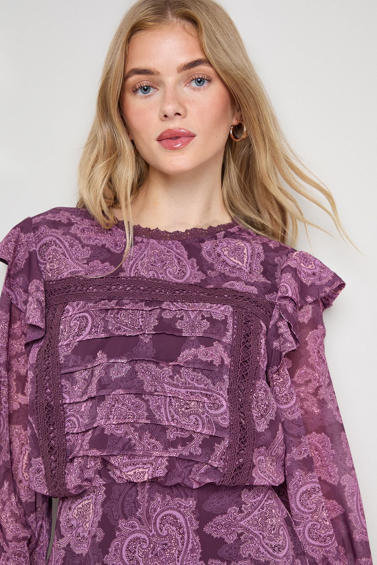 Oasis Oasis Women's Printed Lace Trim Pleat Detail Mini Dress in Dusty Pink - 4