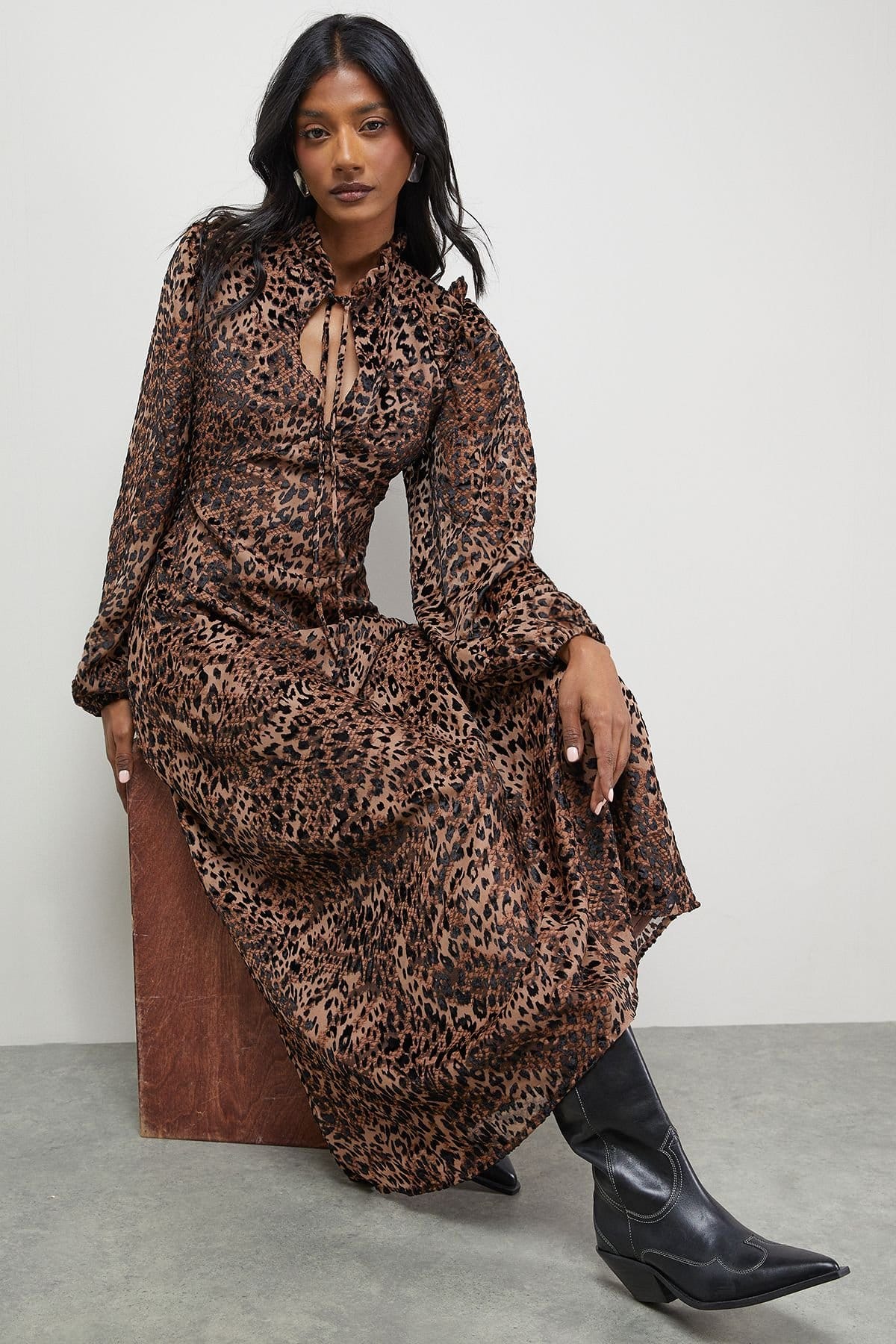 Warehouse Warehouse Women's Burnout Velvet Frill Shoulder Tie Front Midi Dress in Animal - 4