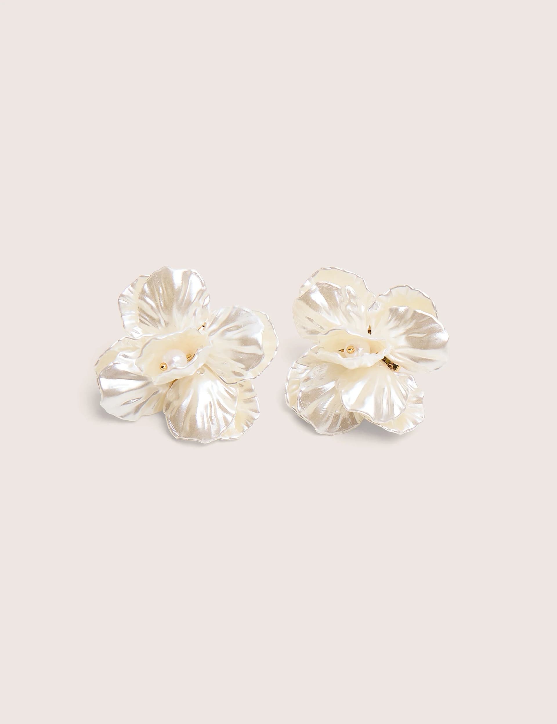 Public Desire Flower Stud Earring Pearl White