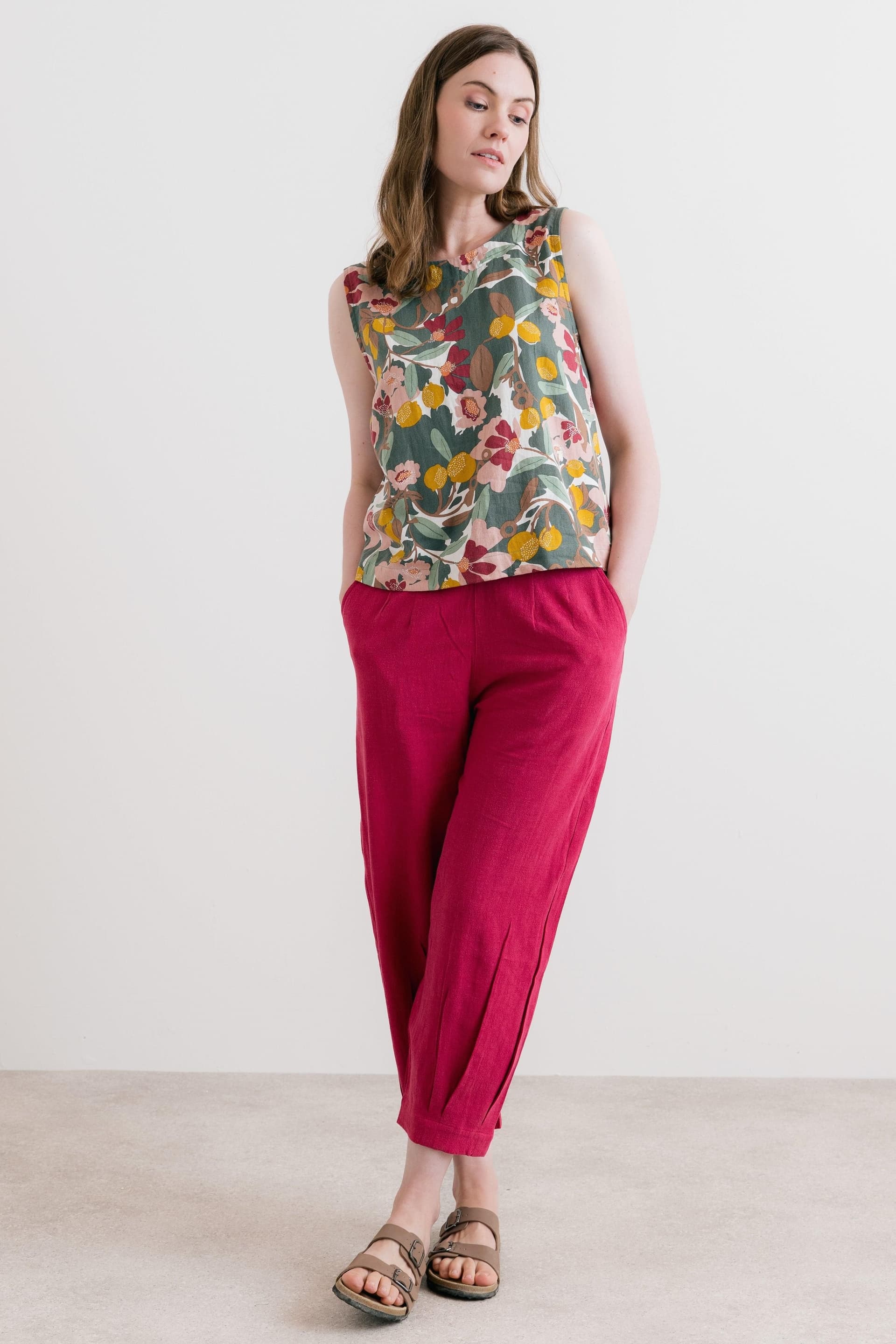 Lily & Me Lily & Me Women's Sail Linen Blend Cropped Trousers in Pink