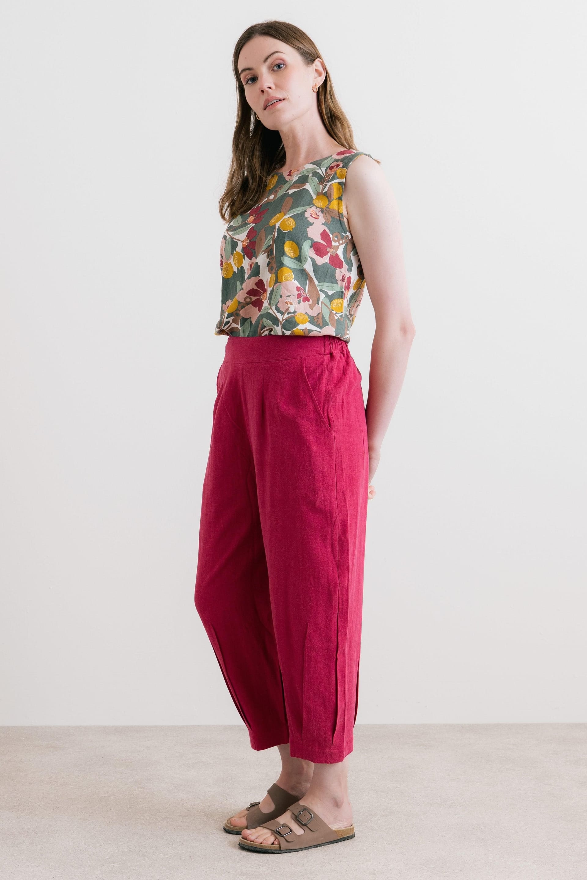 Lily & Me Lily & Me Women's Sail Linen Blend Cropped Trousers in Pink - 4