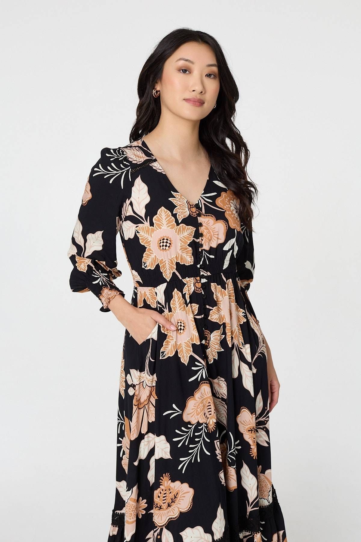 Izabel London Izabel London Women's Leaf Print Long Sleeve Maxi Dress in Black - 4