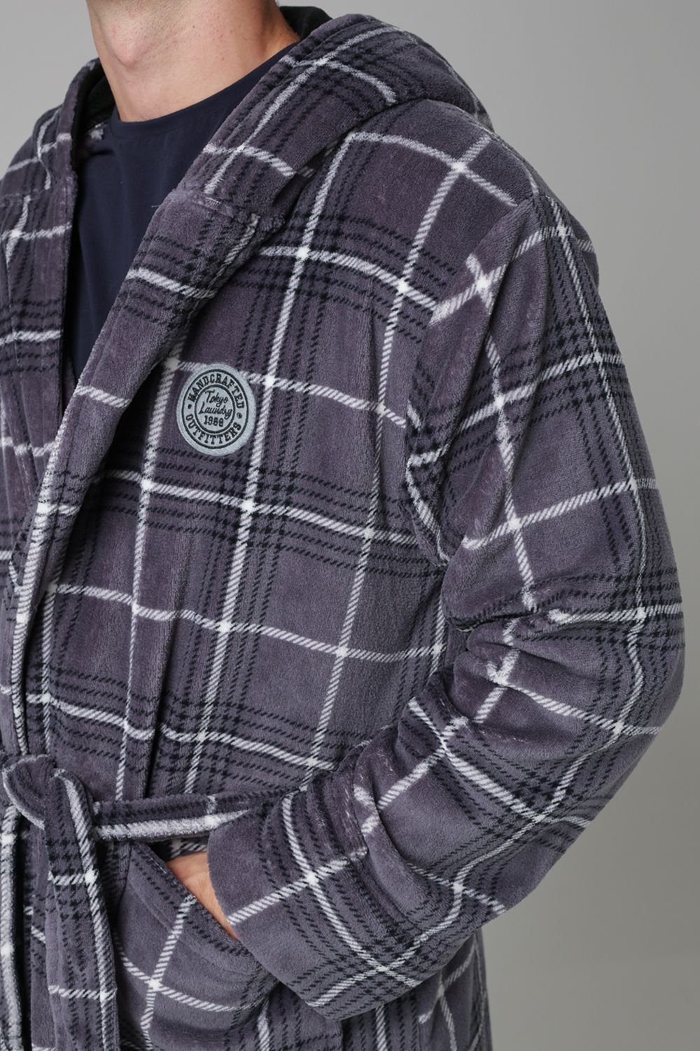 Tokyo Laundry Tokyo Laundry Men's Check Print Dressing Gown in Grey - 3