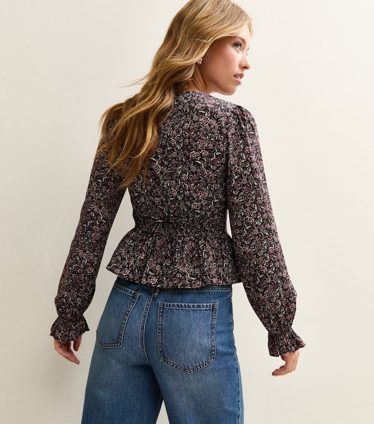 New Look Women's Black Crepe V-Neck Long Sleeve Tea Top New Look - 4