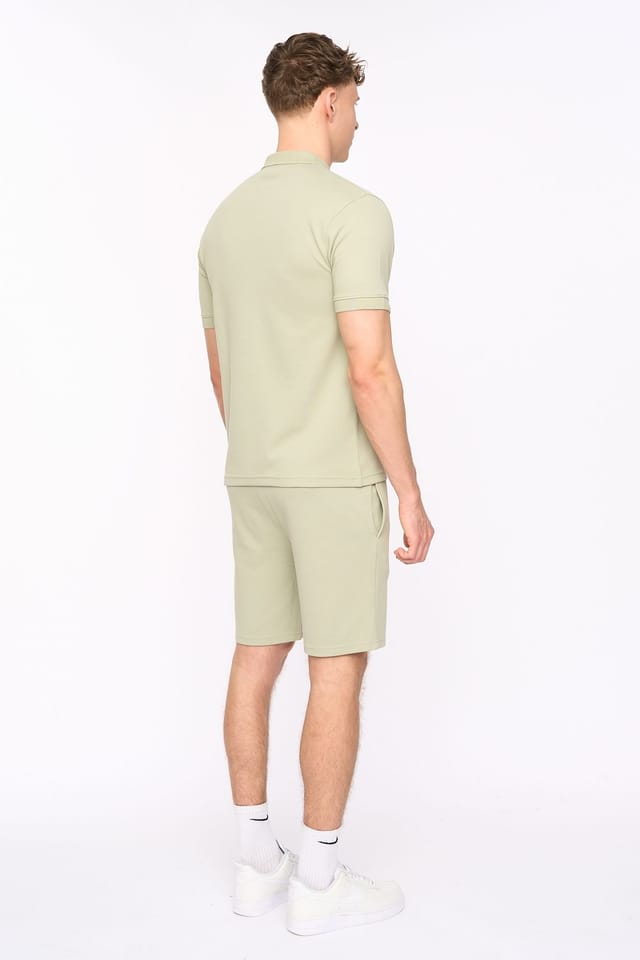 Duck&Cover Duck&Cover Men's Sherborn Smart Zip Polo with Sleeve Panels in Light Green - 2