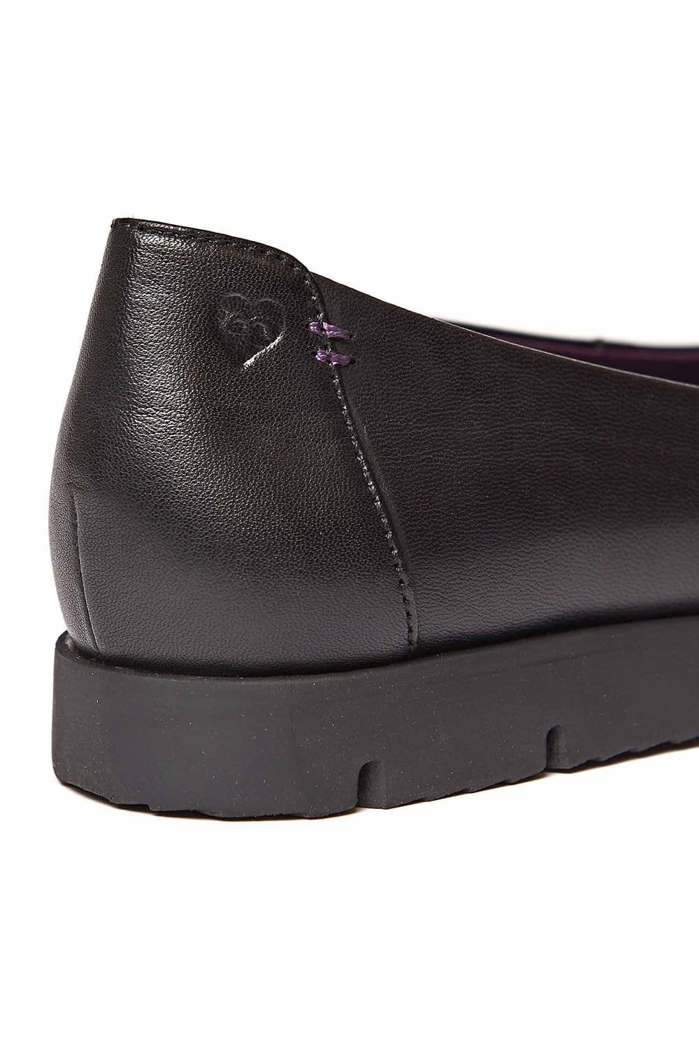 Moshulu Moshulu Women's 'Jin' Leather Flat Slip On Shoes in Black - 4