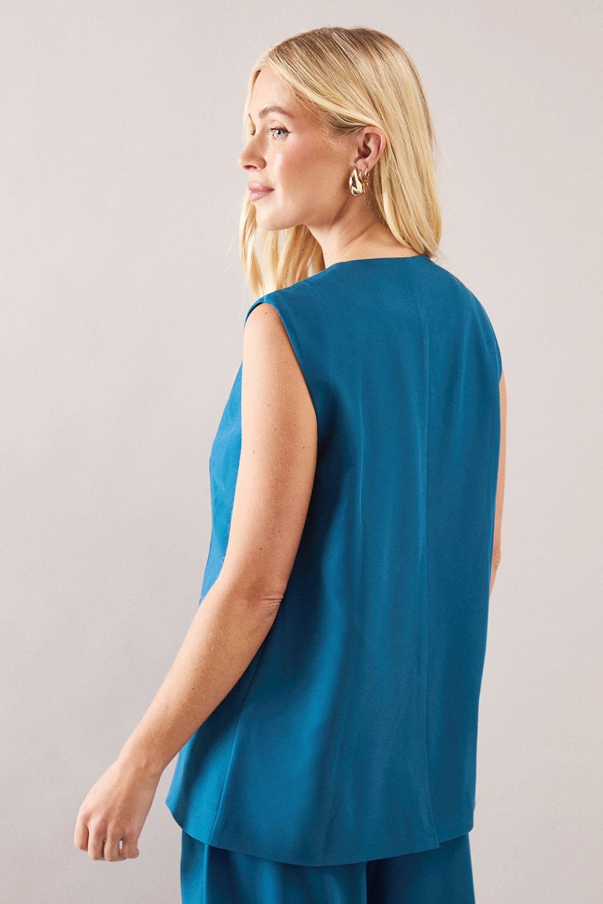 Wallis Wallis Women's Petite Three Button Pocket Detail Waistcoat in Aqua - 4