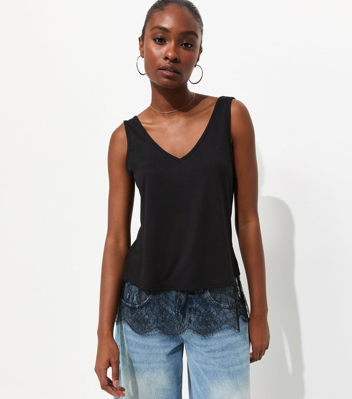 New Look Women's Black Lace Trim Relaxed V-Neck Vest New Look