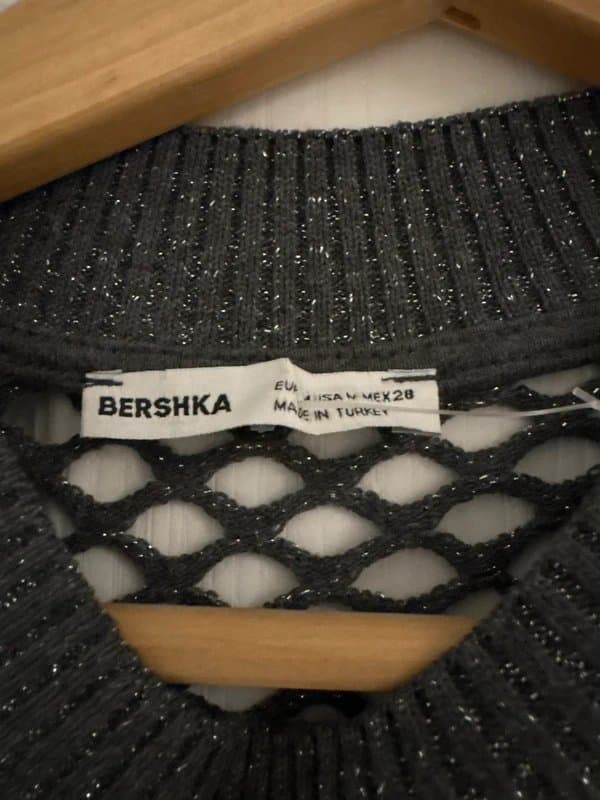 Bershka Bershka Metallic Fishnet Crochet Crop Top size 8-10 - XS
