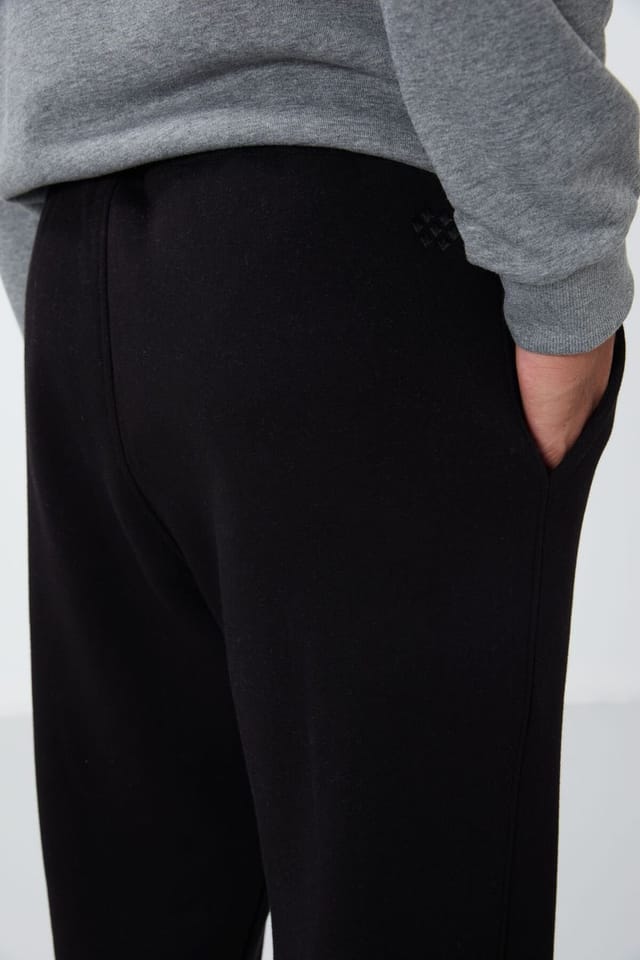 Tommy Life Tommy Life Men's Regular Fit Cotton-Polyester Sweatpants in Black - 3