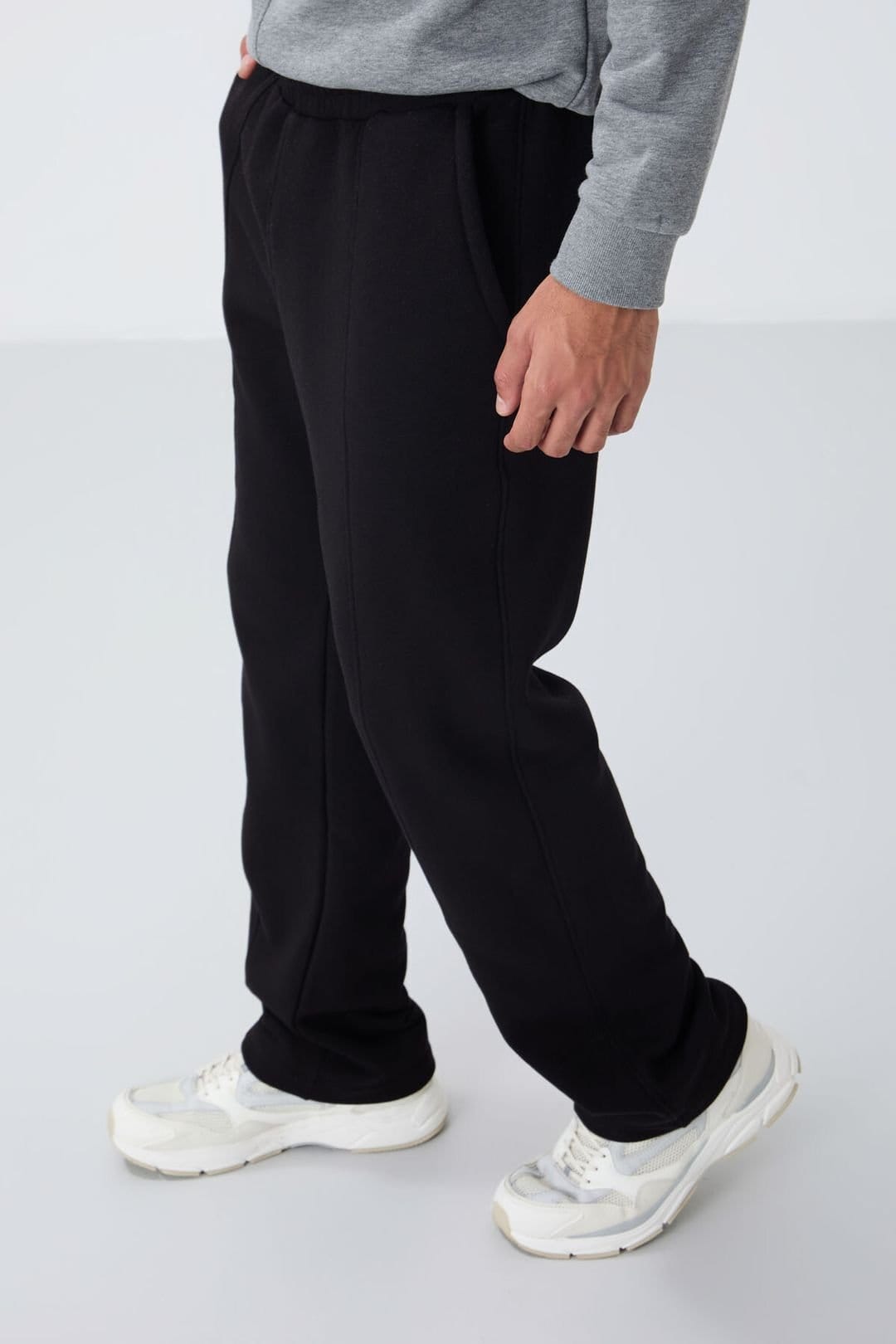 Tommy Life Tommy Life Men's Regular Fit Cotton-Polyester Sweatpants in Black - 4