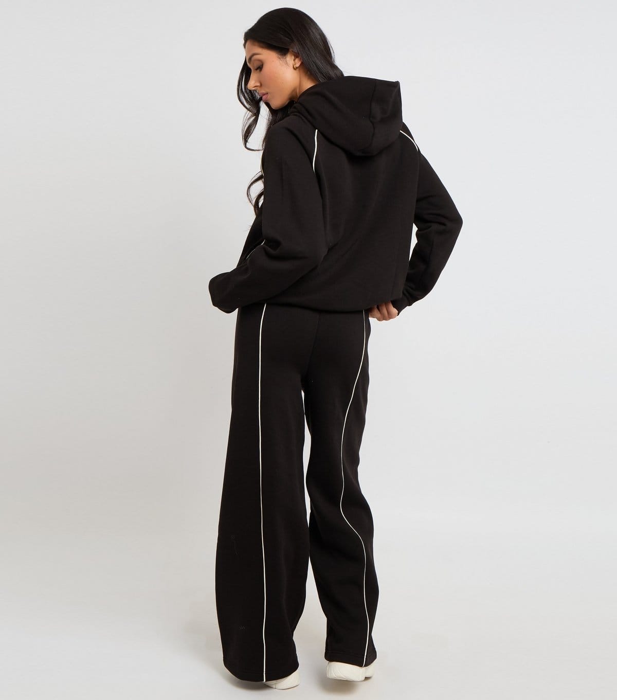 Urban Bliss Women's Black Piped Wide Leg Joggers Urban Bliss New Look - 4