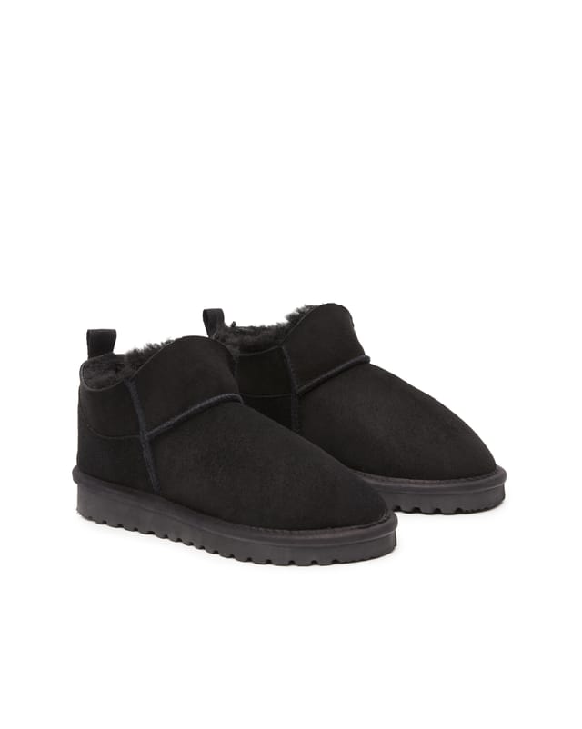Celtic & Co Celtic & Co Women's Celt Shearling Super Shortie Boots in Black - 2