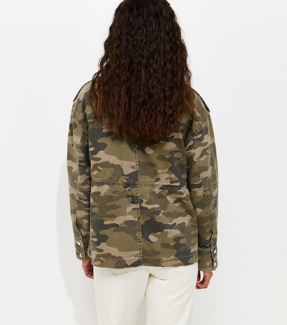 New Look Women's Green Camo Print Cargo Pocket Shacket New Look - 4