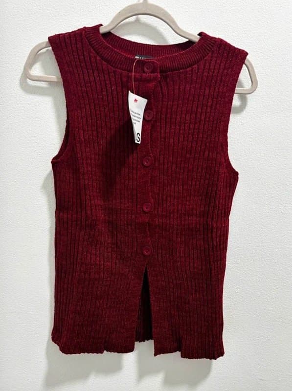 ASOS ASOS knitted waistcoat style cardigan in burgundy XS