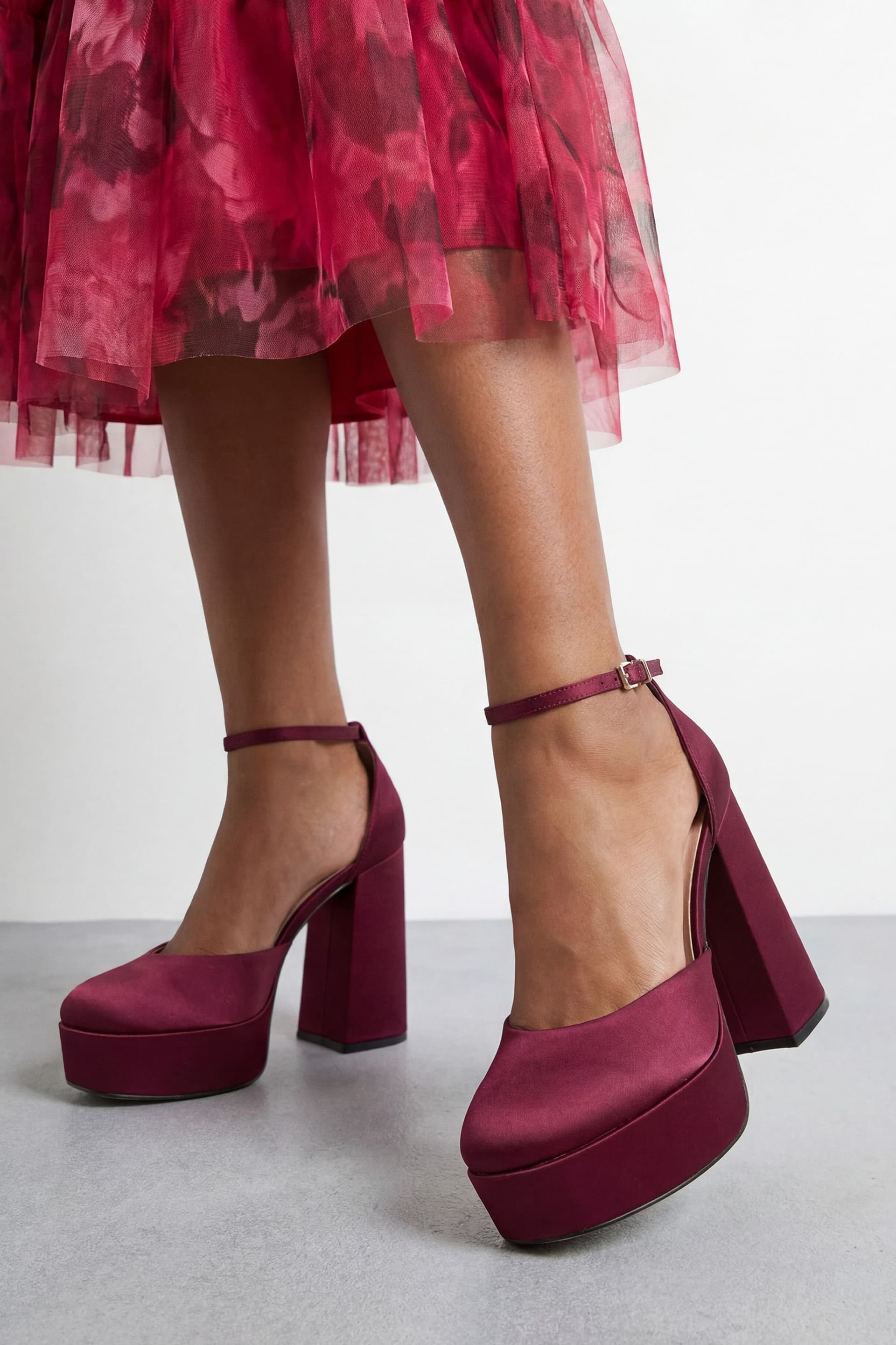 Faith Faith Women's : Cadence Satin Closed Toe Chunky Platform Heeled Shoes in Berry