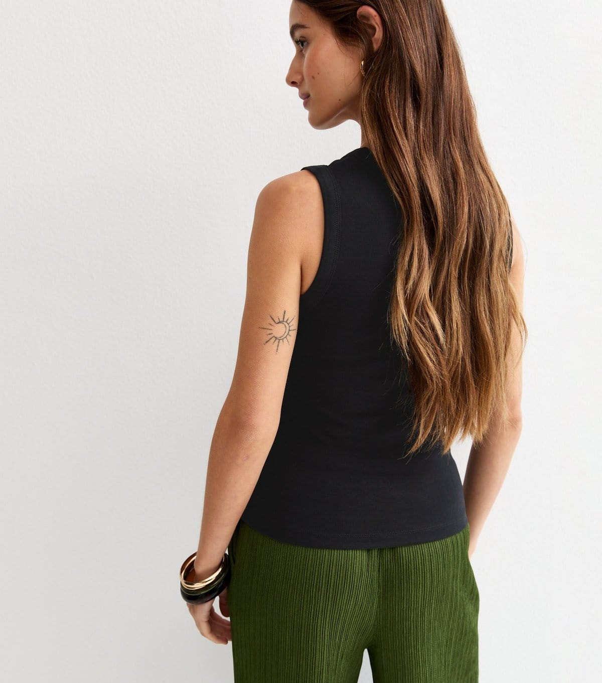 New Look Women's Black Jersey V-Neck Vest New Look - 4