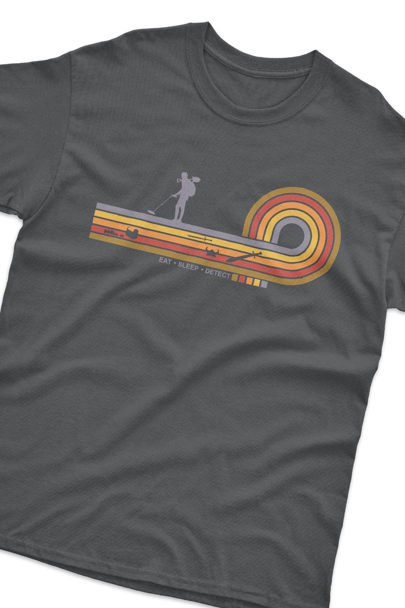 Bad Zebedee Bad Zebedee Men's Retro Lines Detectorist T-Shirt in Dark Grey - 2