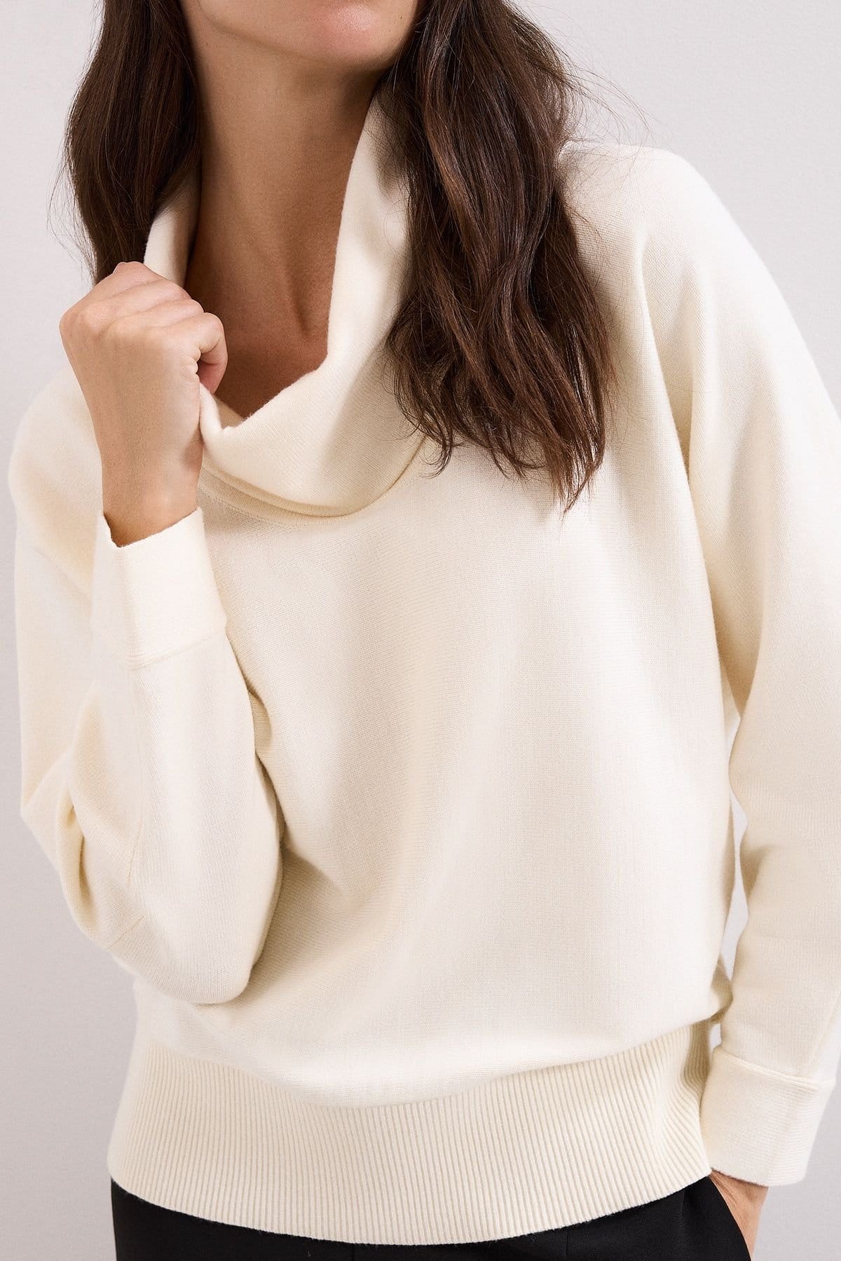 Phase Eight Phase Eight Women's Rosalie Cowl-Neck Knit Jumper in Off-White - 4