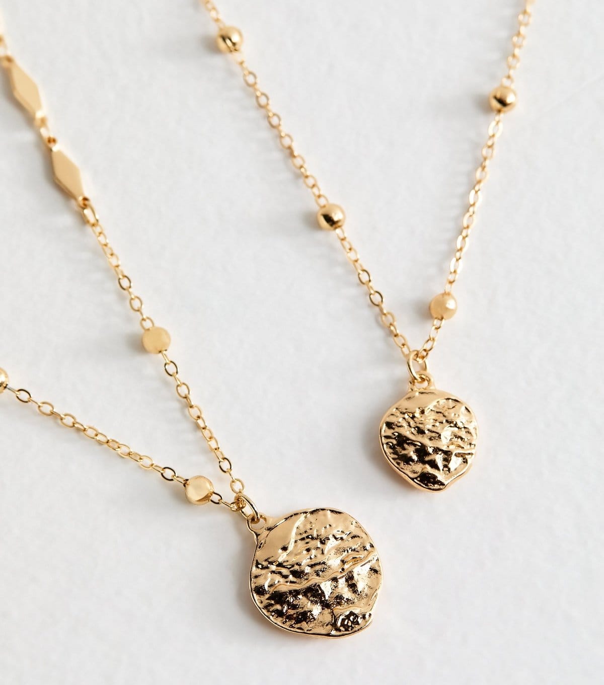 New Look Gold Tone Pack of 2 Textured Circle Pendant Necklaces New Look - 4