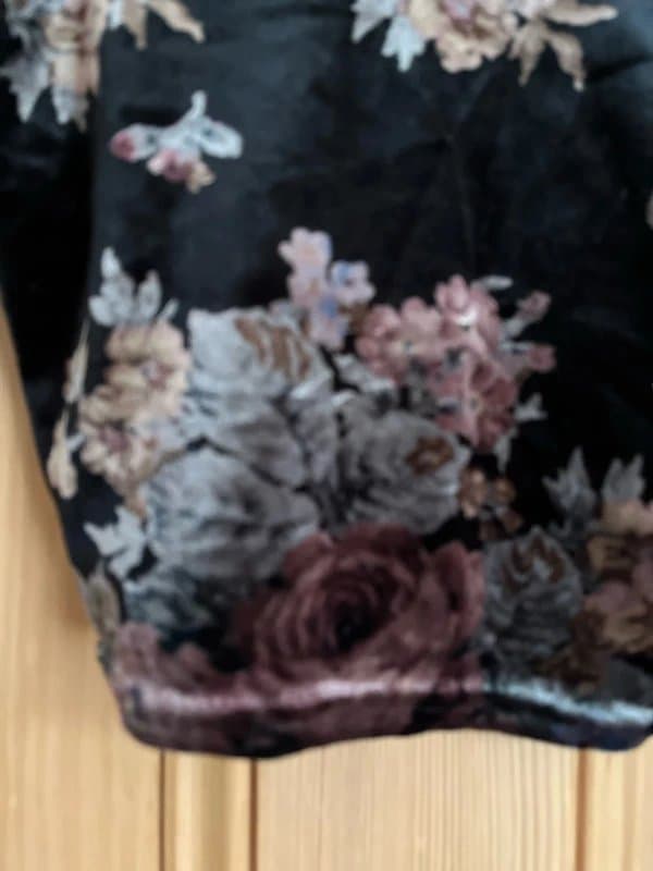 New Look New Look Velvet Long Sleeved Floral Top Size 6