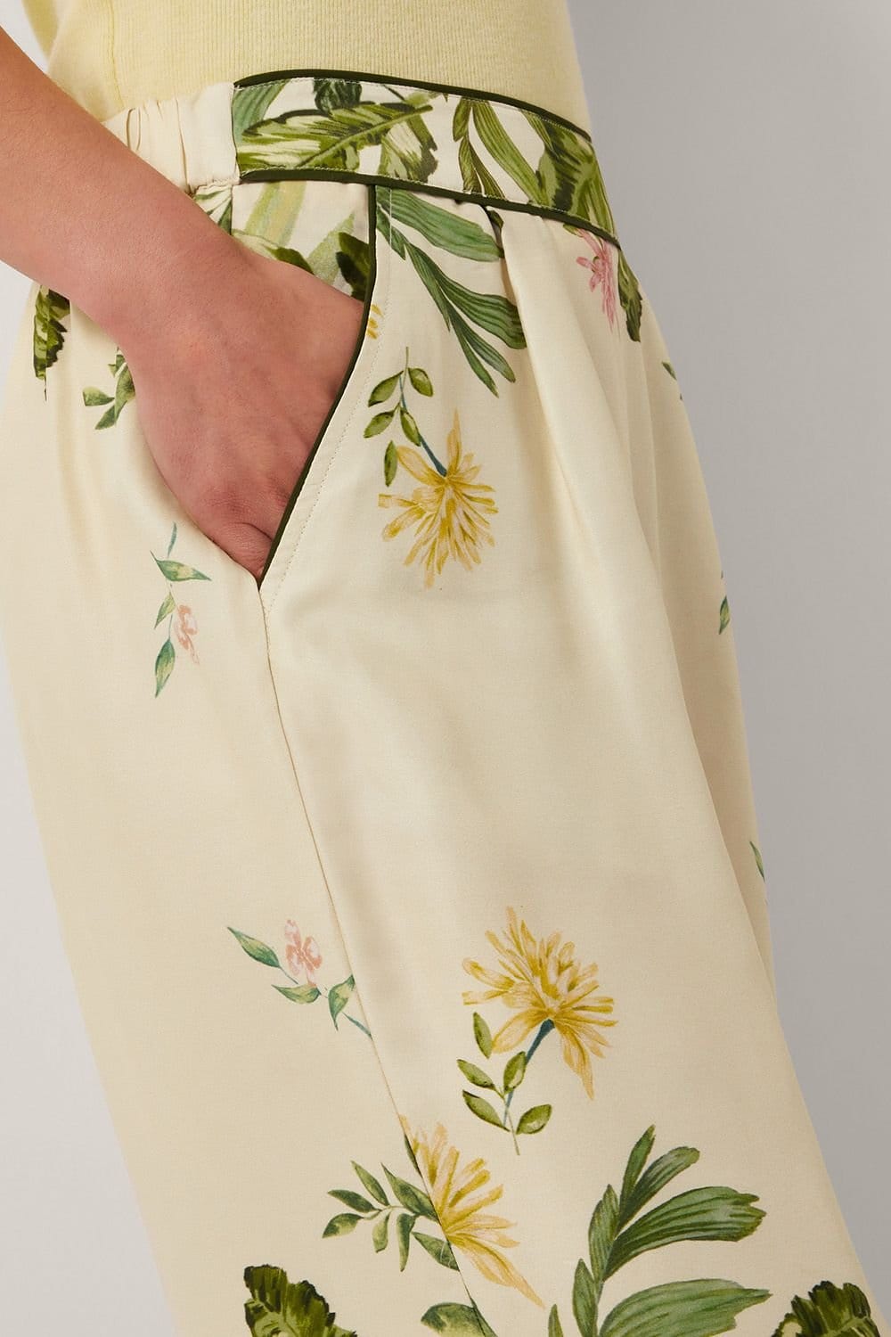 Monsoon Monsoon Women's Fleur Floral Wide Leg Trousers Cream - 4