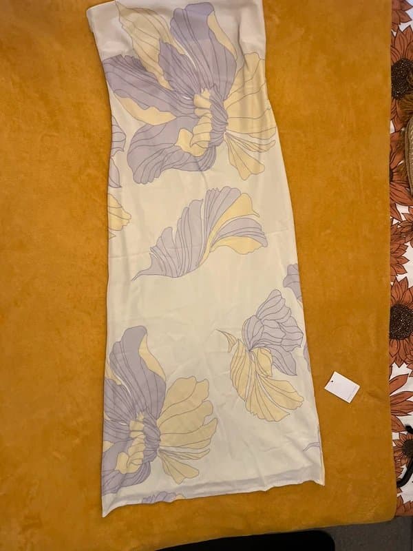 Pretty Lavish Pretty Lavish bandeau open back midaxi dress