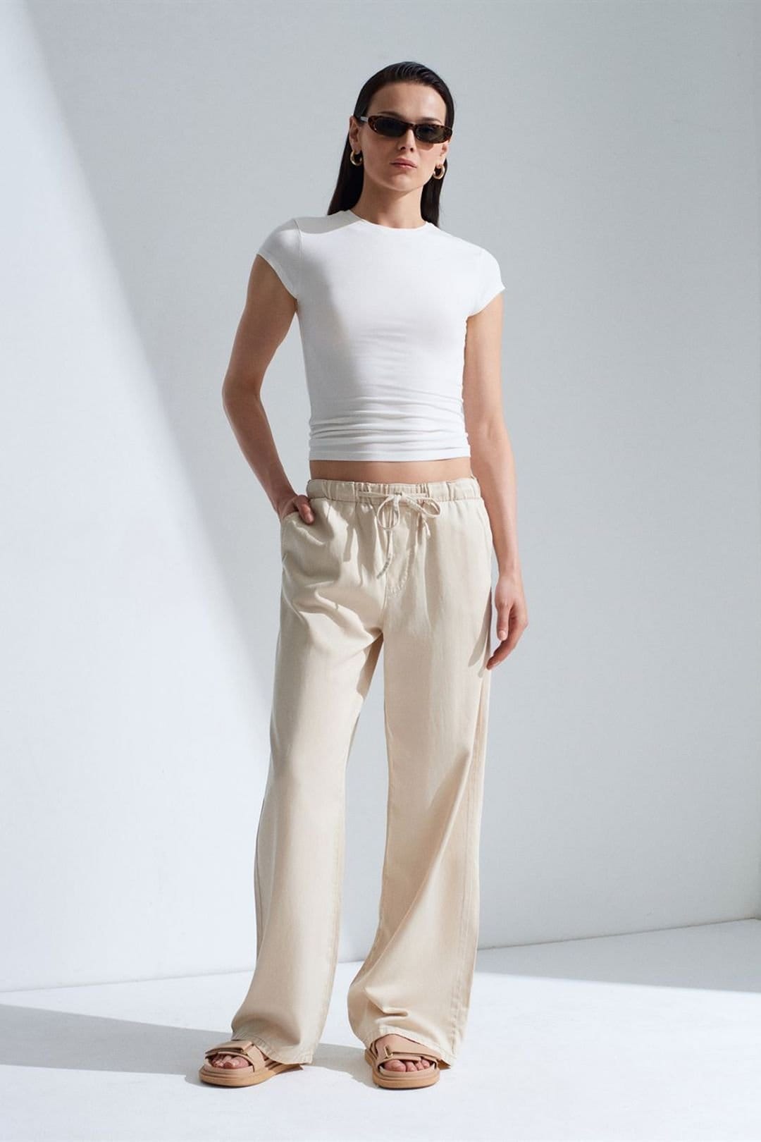 Dilvin Dilvin Women's Mid-Waist Wide-Leg Denim Jeans in Beige - 4
