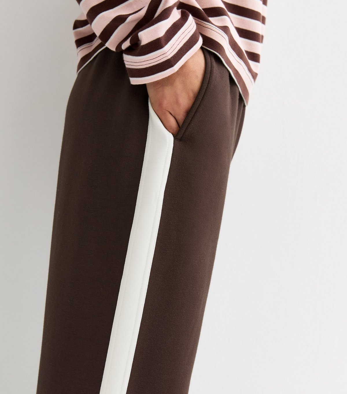 New Look Women's Petite Premium Dark Brown Jersey Side Stripe Wide Leg Trousers New Look - 2