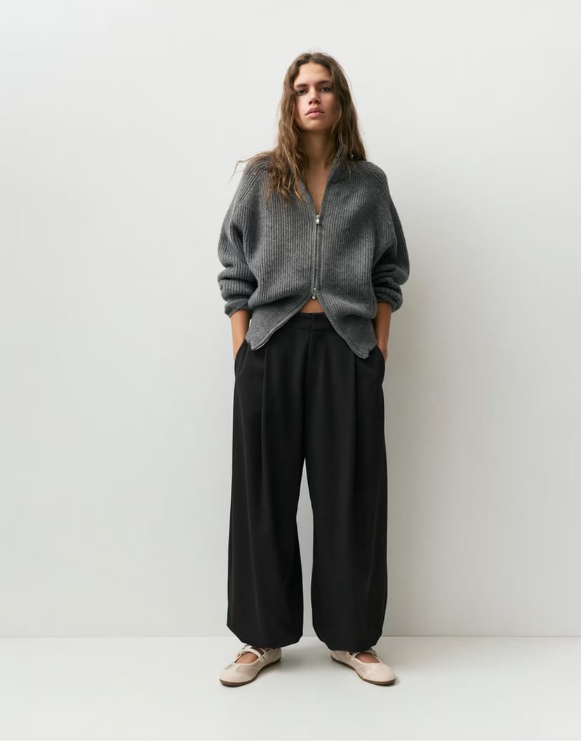 ASOS Pull&Bear Darted balloon trousers in black - 1